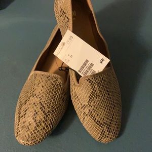 ⭐️Host pick⭐️ H&M flats. Brand new with tags